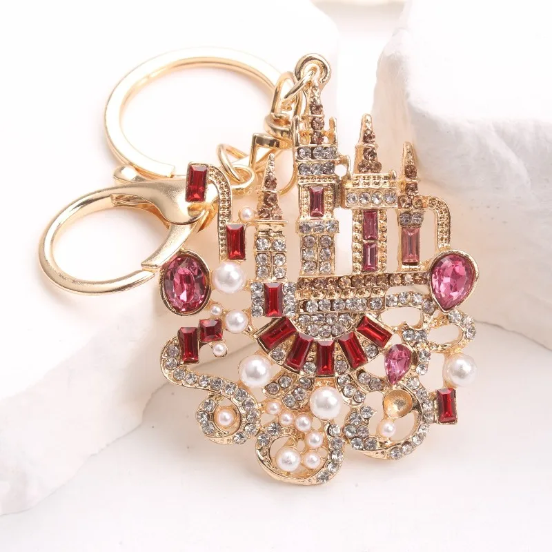 Castle-themed Keychain: Chic & Enchanting Present for Fantasy Lovers