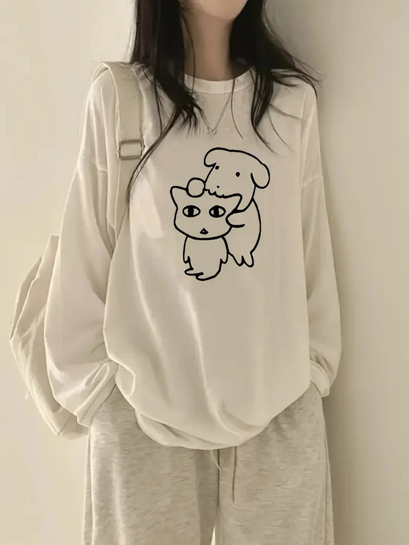 Simple Line Cat and Dog Print Loose Round Neck Long Sleeved T-shirt for Men and Women, Lazy Style Casual Versatile Top