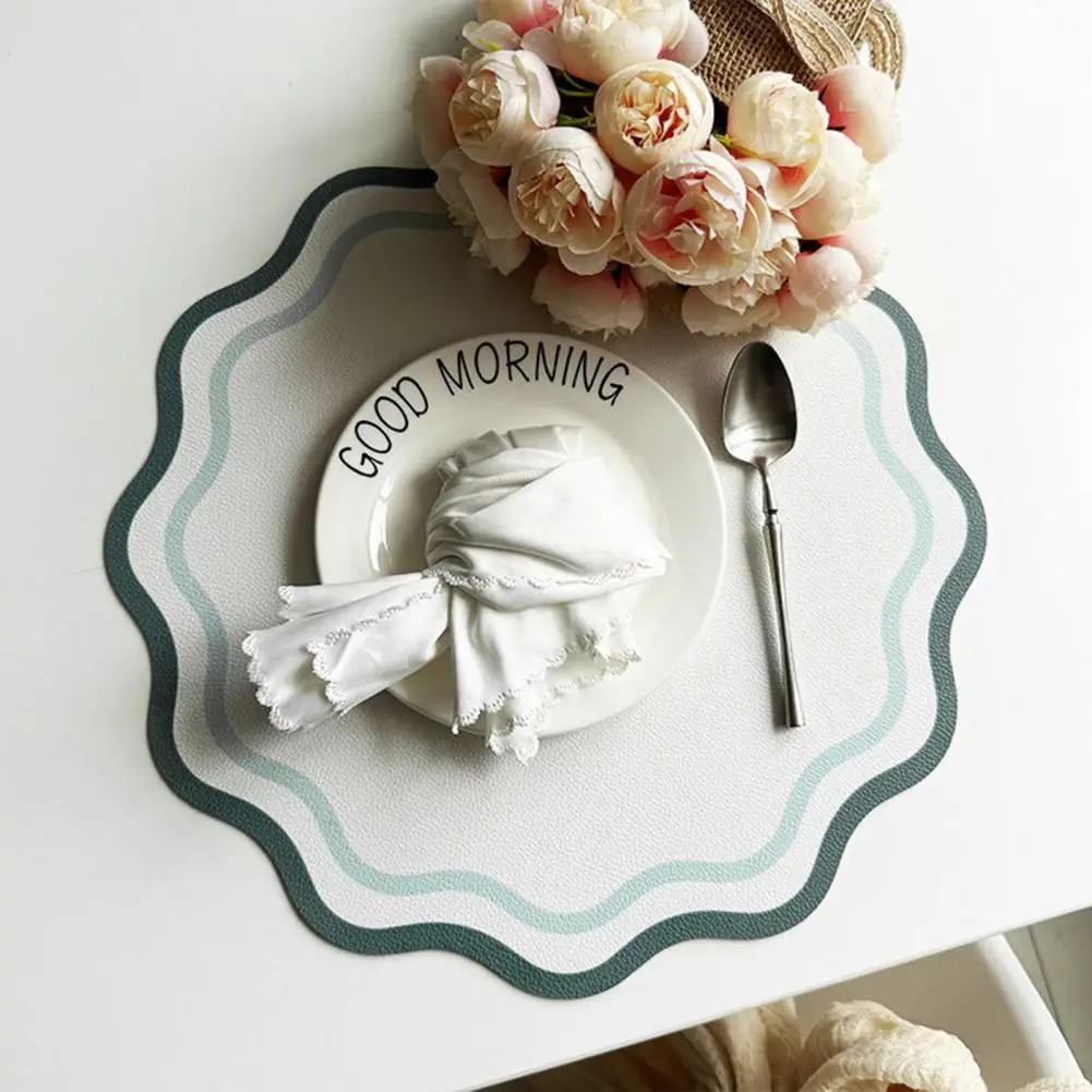 Waterdichte eetplacemat Elegante kunstleer geschulpte placemats Hittebestendige eettafelbescherming Antislip voor keuken