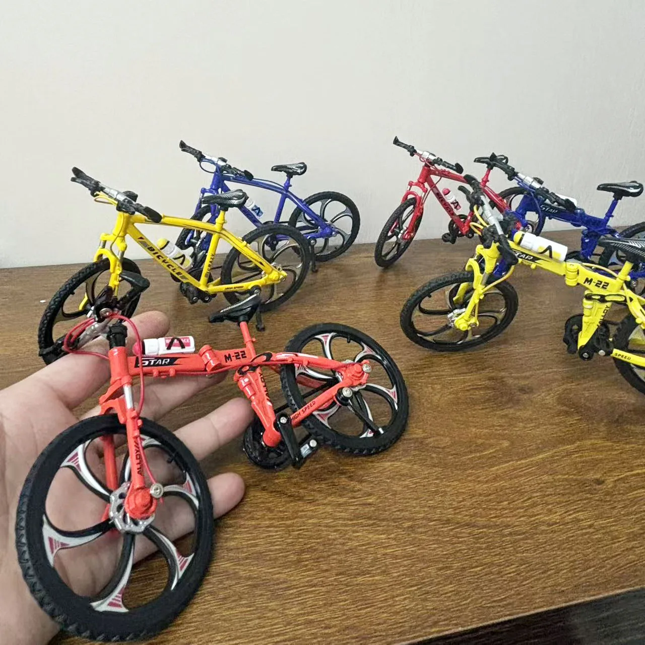 

1:8 Mini Model Alloy Boby Bicycle Diecast Foldable Portable Mountain Bike Simulation Metal Bicycle Collection Gifts Toys Boys
