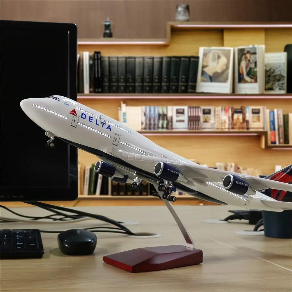 47CM Scale Model Aircraft  B747 DELTA Airline Plane Model Toys Diecast Airplane Model for Adults with Decoration for Collection