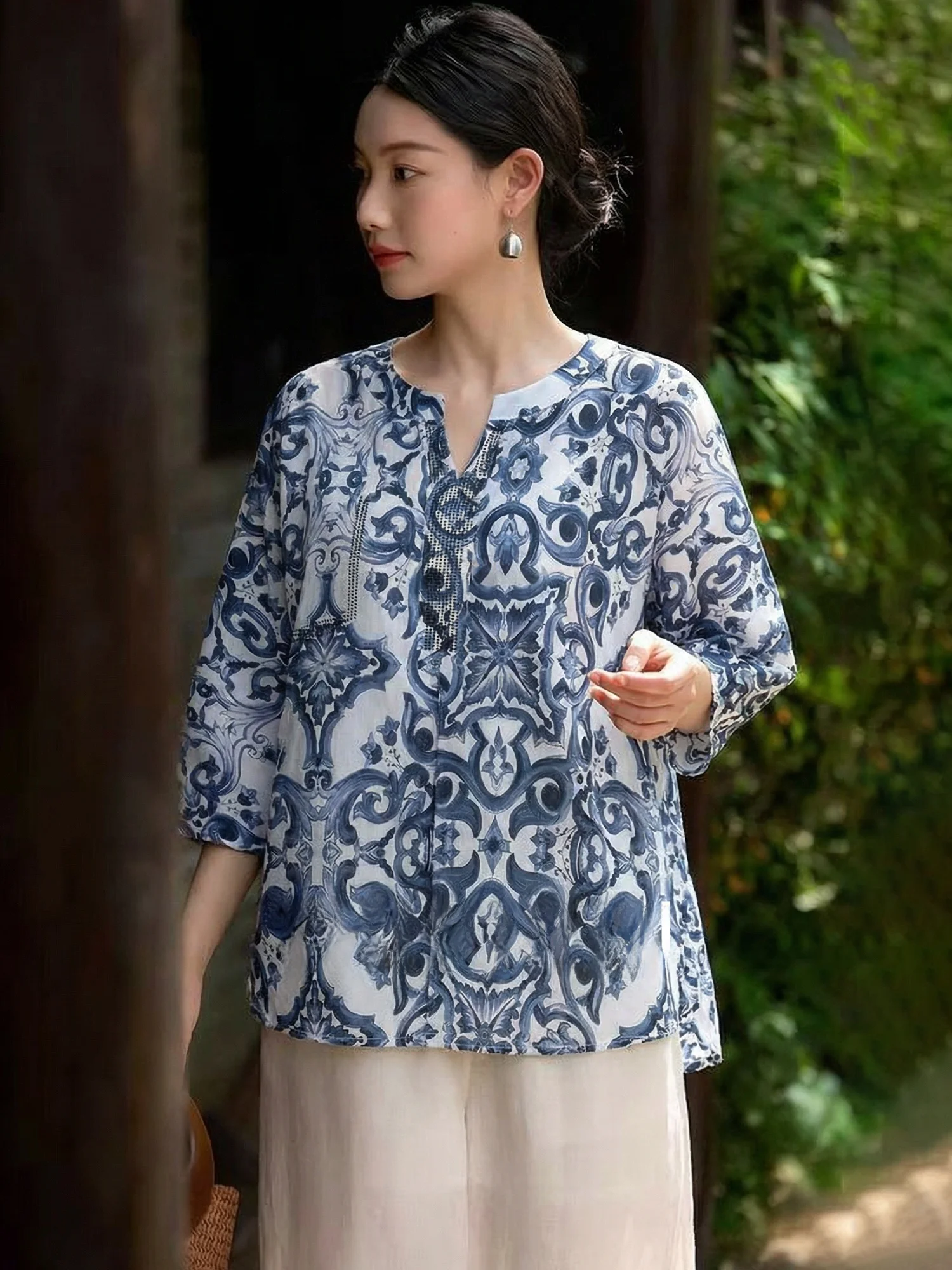 

Chic Chinese Sle Blue And White Porcelain Print irt Women's Loose Fit Casual Long Sve V-Ne Heat Set Five Sve irt