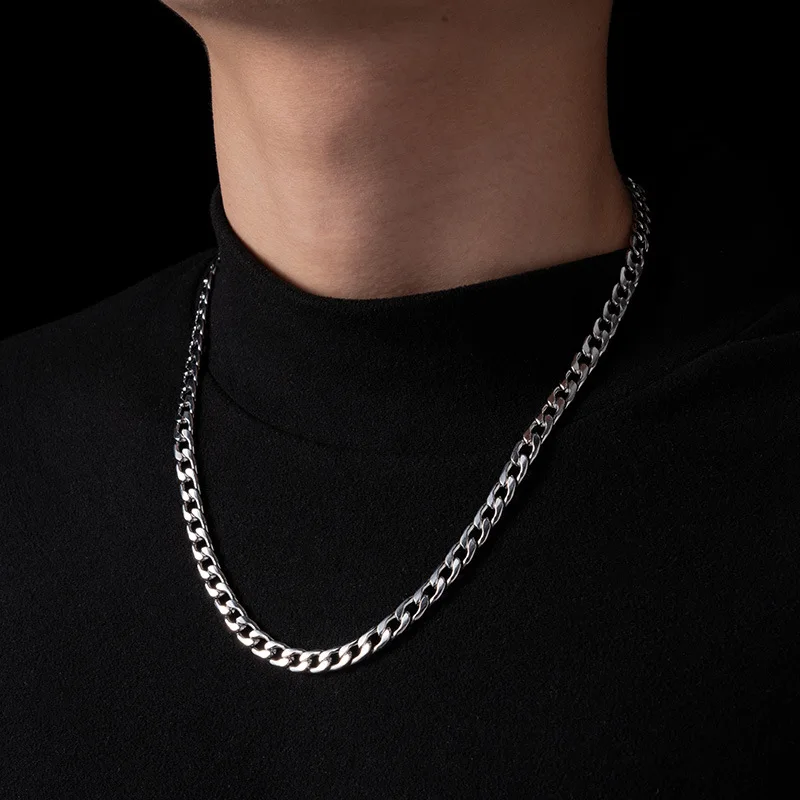 

2025 High Quality Classic Cuban Link Chain Smooth Necklace Fashion Jewelry Gift Party Men and Women Suitable For All Occasions