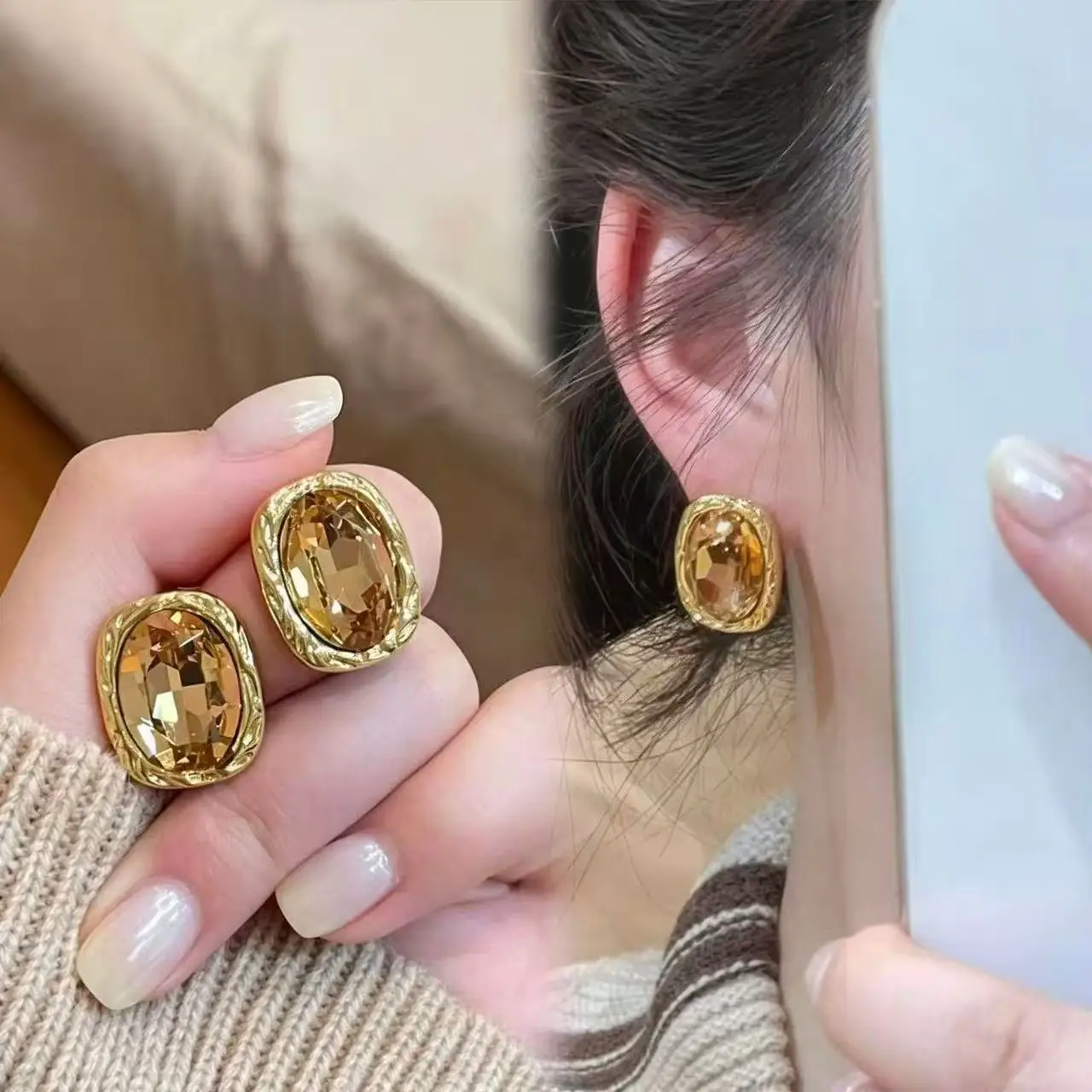 Vintage Luxury Champagne Colored Square Block Crystal Stud Earrings for Women Fashionable Versatile Personality Party Jewelry