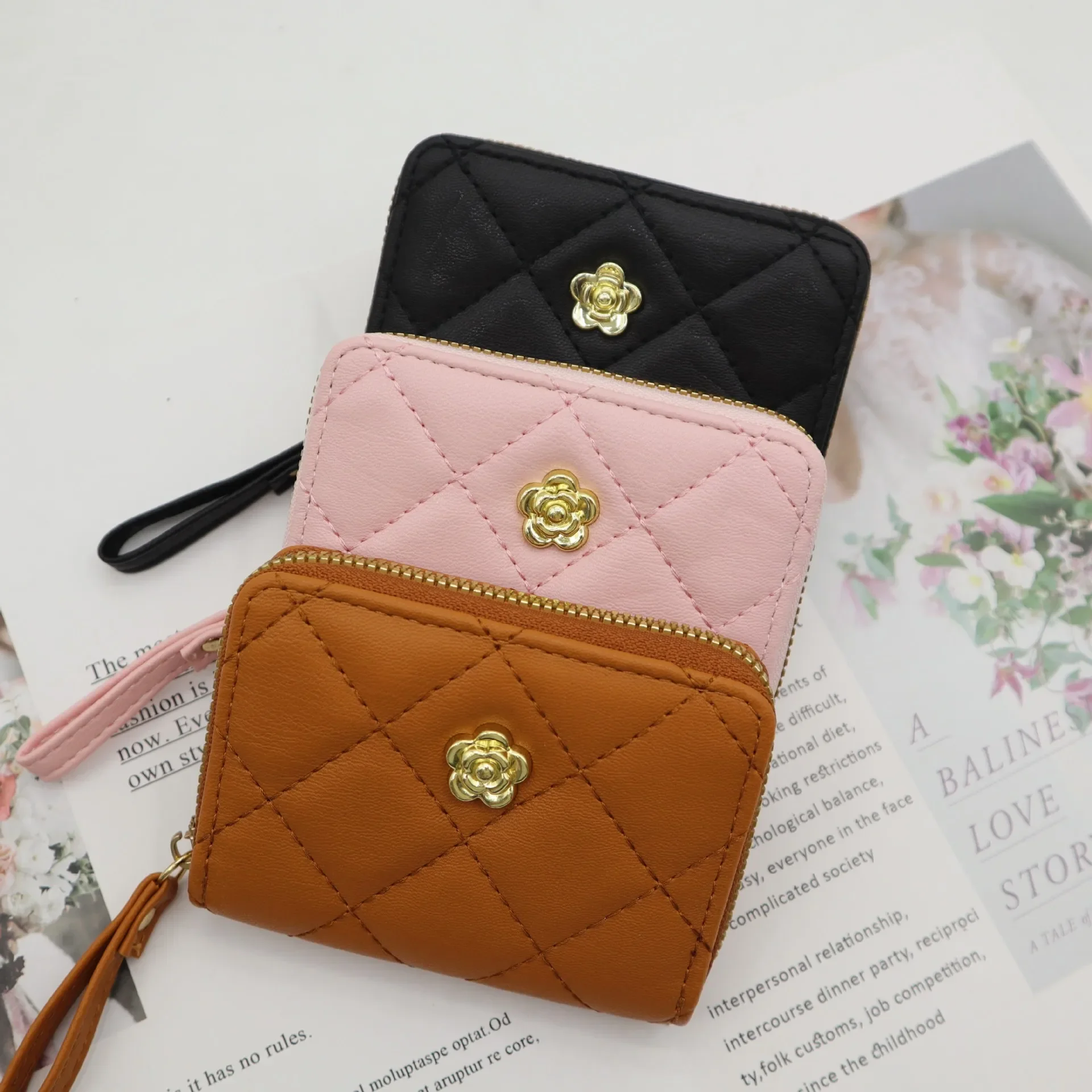 Ladies' Wallet Fashionable New Small Fragrant Light Luxury Fresh Short Wrist Wallet with Multiple Card Slots Large Capacity