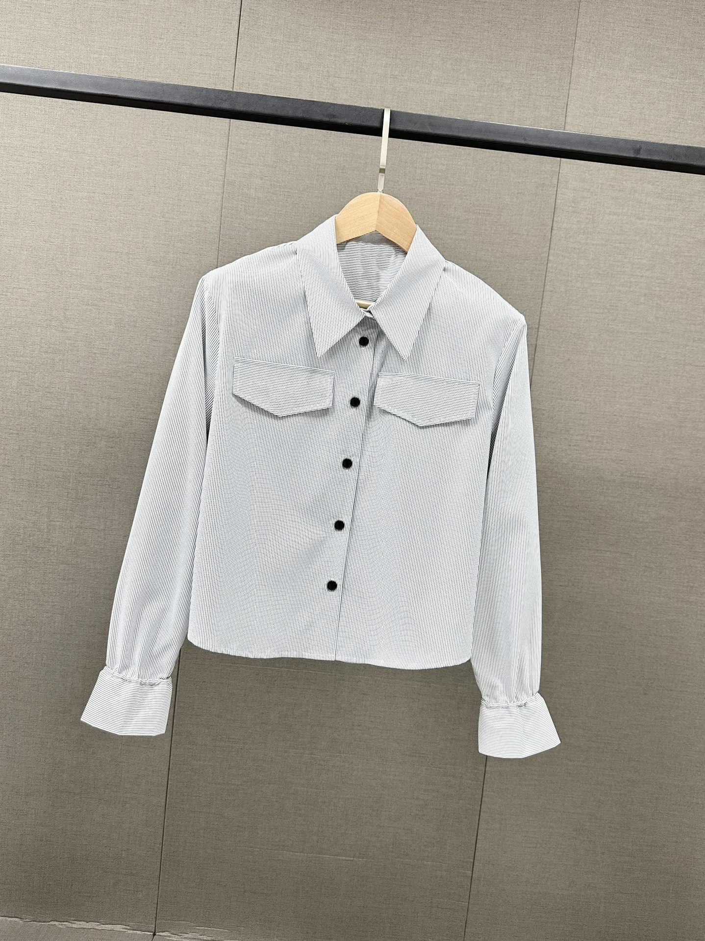 

2023 winter women's new hot Shirt Lapel design High quality Fashionable temperament Slim and thin Soft and comfortable