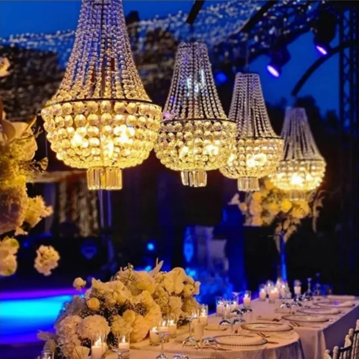 

Glamorous 4-Piece Wedding Chandelier Decor Set: Stunning Stage Lights & Backdrop Elements for Party Events