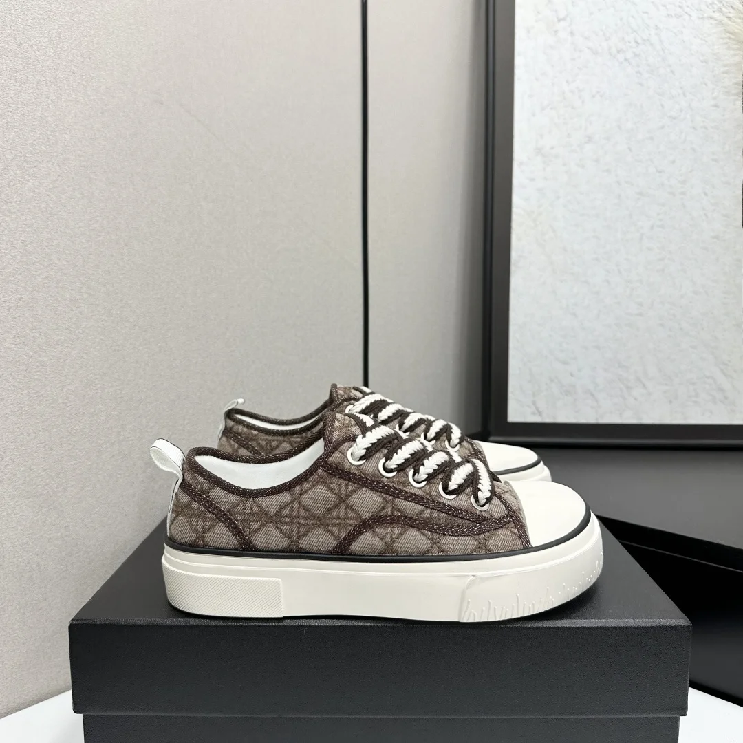 Non Slip Rubber Outsole Unisex Skate Sneakers Lace Up Breathable Upper Flat Sole Casual Board Shoes Lightweight Trendy Street Footwear For Men Women Daily Outdoor Walking