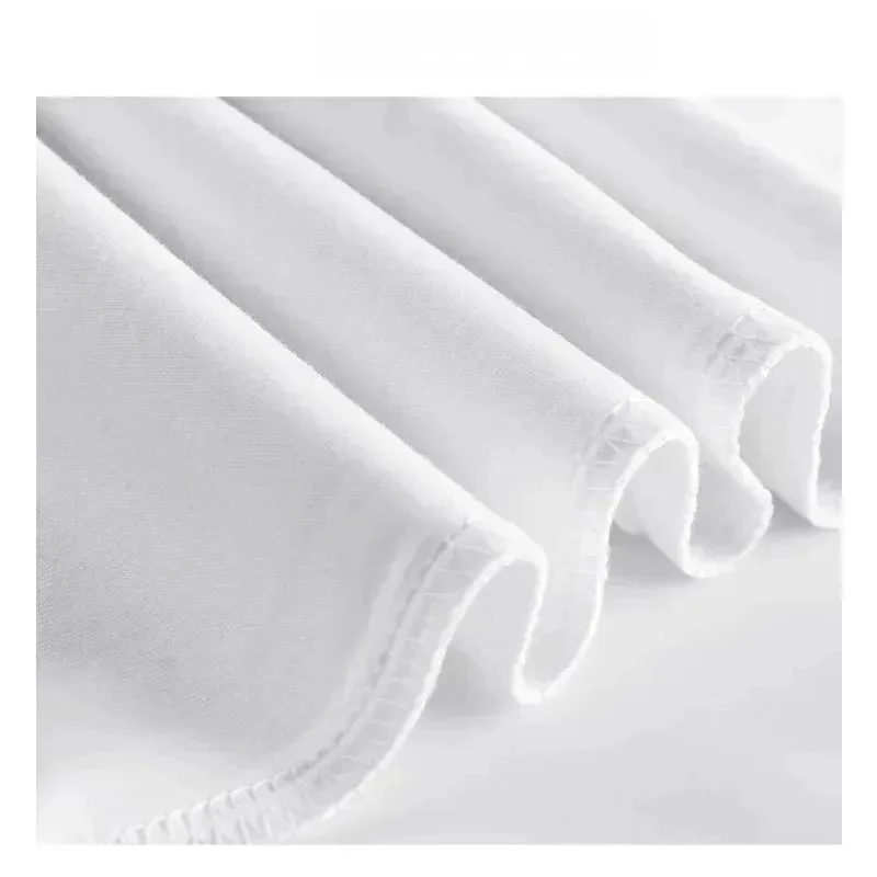 Der schweißabsorbierende Strickstoff aus reiner Baumwolle mit dem Golden Harry Potter-Logo-Aufdruck auf dem Herren-T-Shirt ist maschinenwaschbar