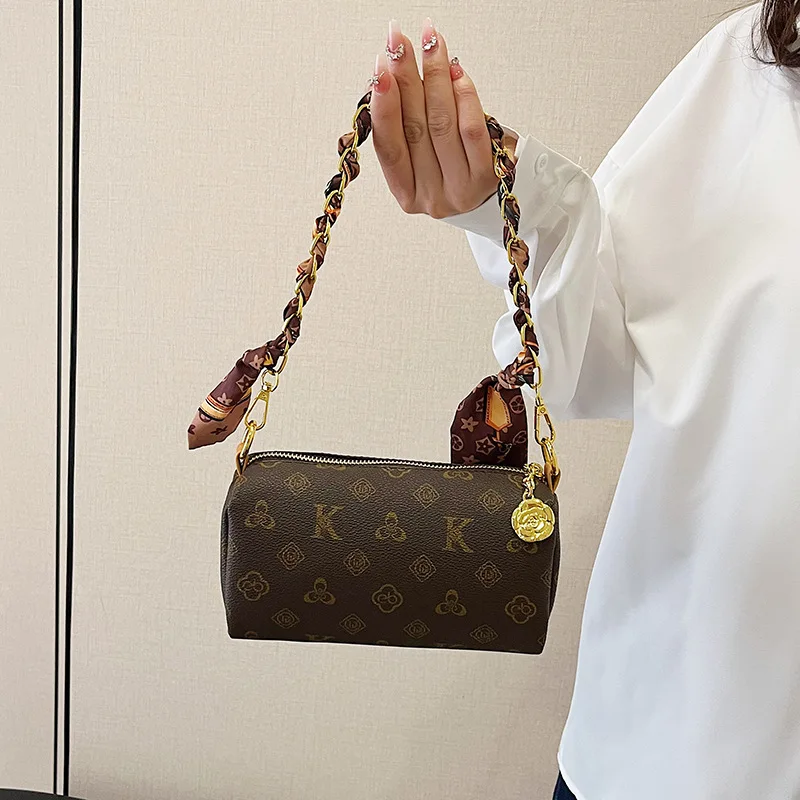 

Сумка-подушка с монограммой, осень-зима 202, женская шикарная сумка через плечо с цепочкой, минималистичная сумка через плечо «день-ночь», повседневная сумка-слинг