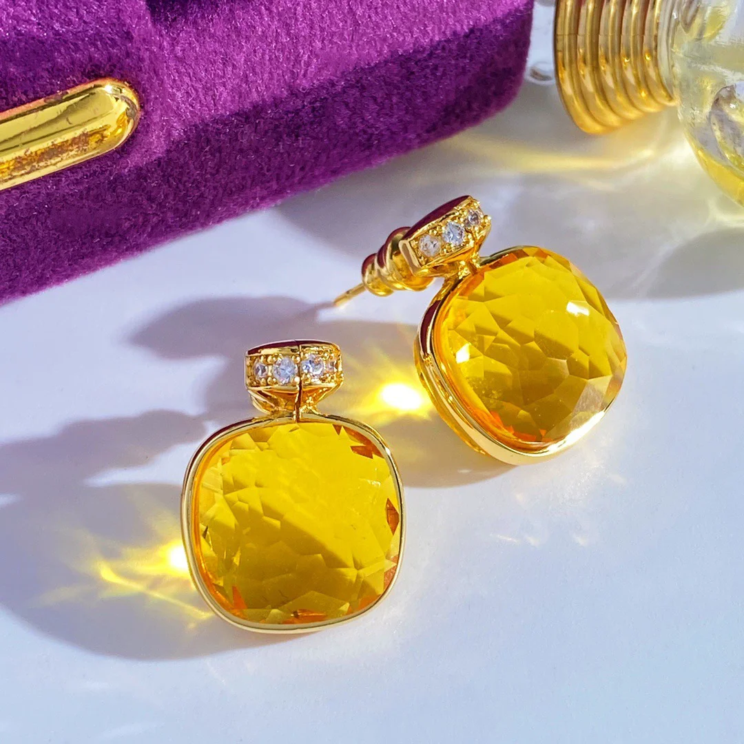 Creative and original design perfume bottle crystal single flower Ear nail explosion Exquisite artificial crystal earrings