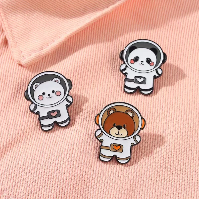 Animal Astronaut Enamel Pins Panda Cat Brown Bear Metal Brooches Lapel Badges Backpack Childlike Cartoon Jewelry Gifts Wholesale