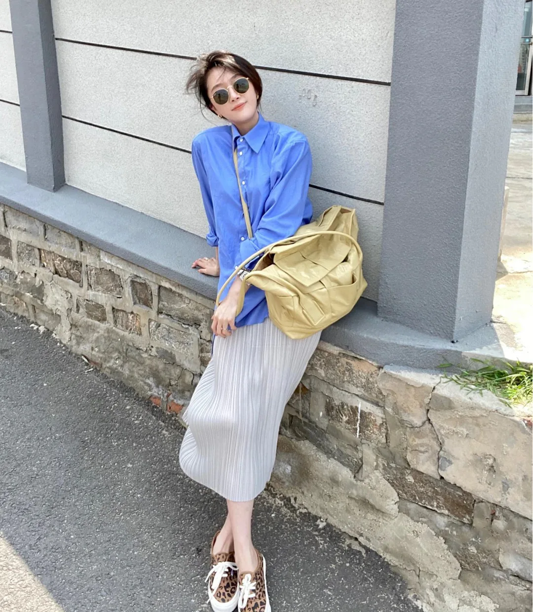High-end, exquisite bodycon midi skirt for women, luxurious pleated design, straight cut, slimming, versatile.