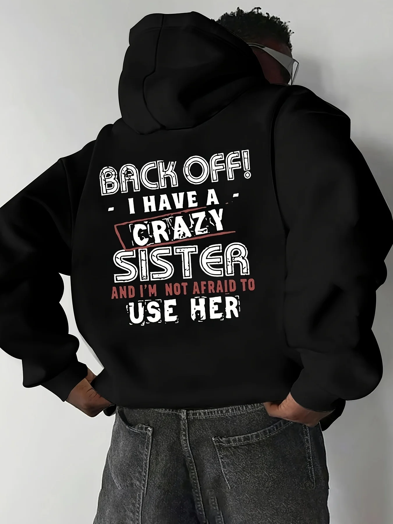 سترة بغطاء للرأس كاجوال للرجال مع شعار "Stay Away I Have A Crazy Sister" مطبوعة عليها، فضفاضة مناسبة لملابس الشارع للخريف والشتاء #1