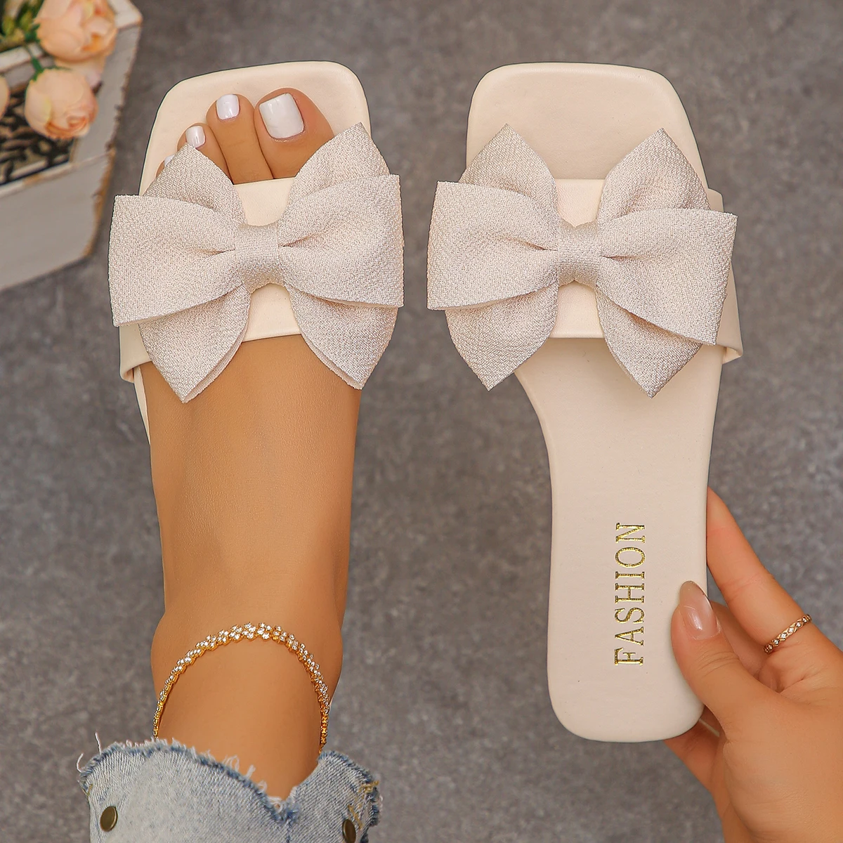

Женские шлепанцы-сандалии на плоской подошве, модные уличные легкие повседневные пляжные тапочки с бантом для женщин