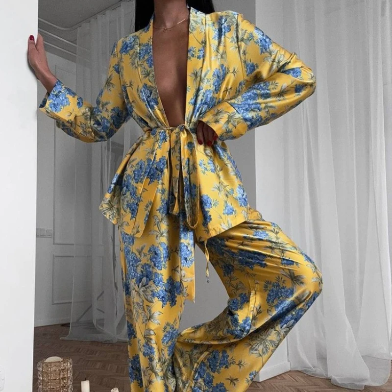

Autumn and Winter New Fashion Satin Printing Long-sleeveds Lace-up Two-piece Set High-waisted Wide-les, High-quality and Elegant