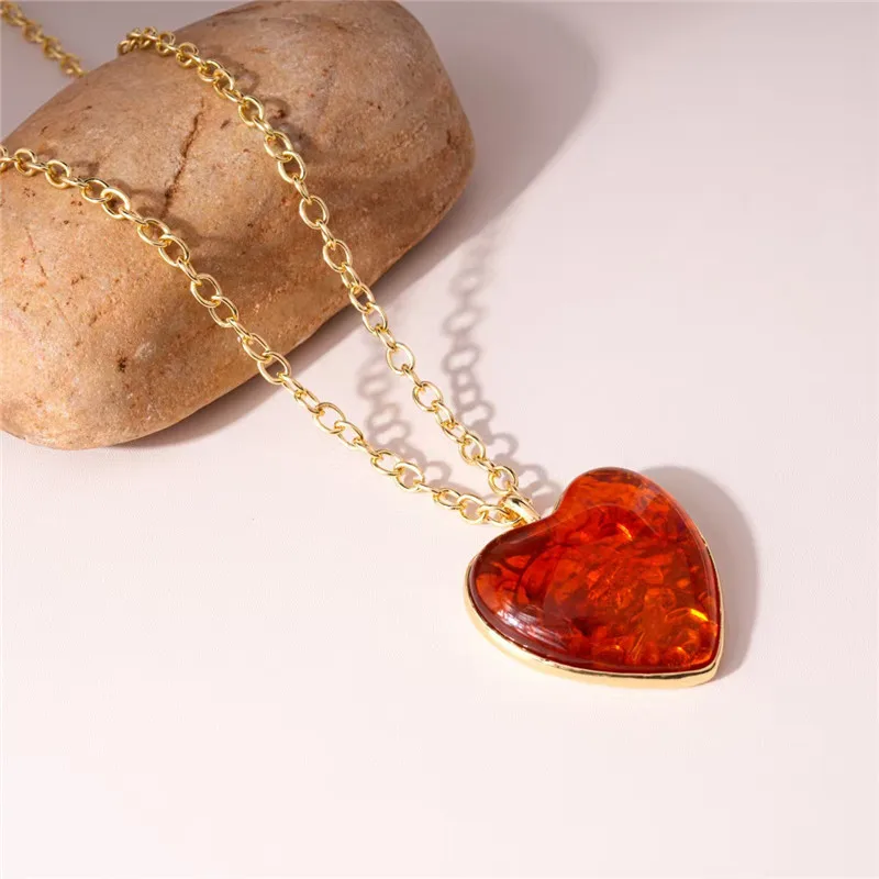

Resin Heart Pendant Necklace for Women Unique Personality High-End Feelings Sweater Chain Daily Travel Accessories