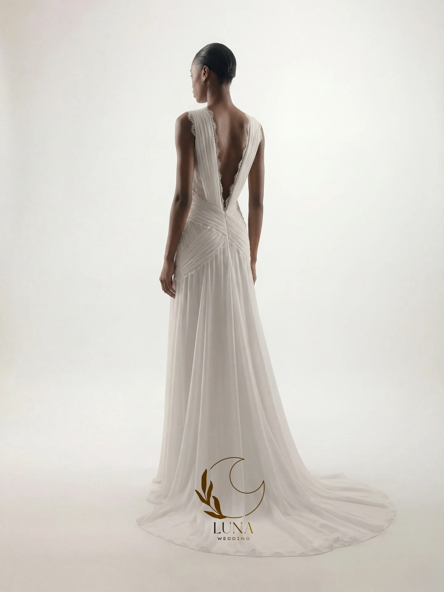 Luna Customized Deep V-Neck Sexy Wedding Dresses Sleeveless Modern Bridal Gowns Backless Pleated Lace A-Line Wedding Gowns