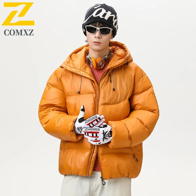 سترة COMXZ بغطاء للرأس عالية الجودة مملوءة 2025 للرجال في الهواء الطلق سترة سميكة ودافئة من جميع النواحي معطف شتوي خفيف مريح من القطن