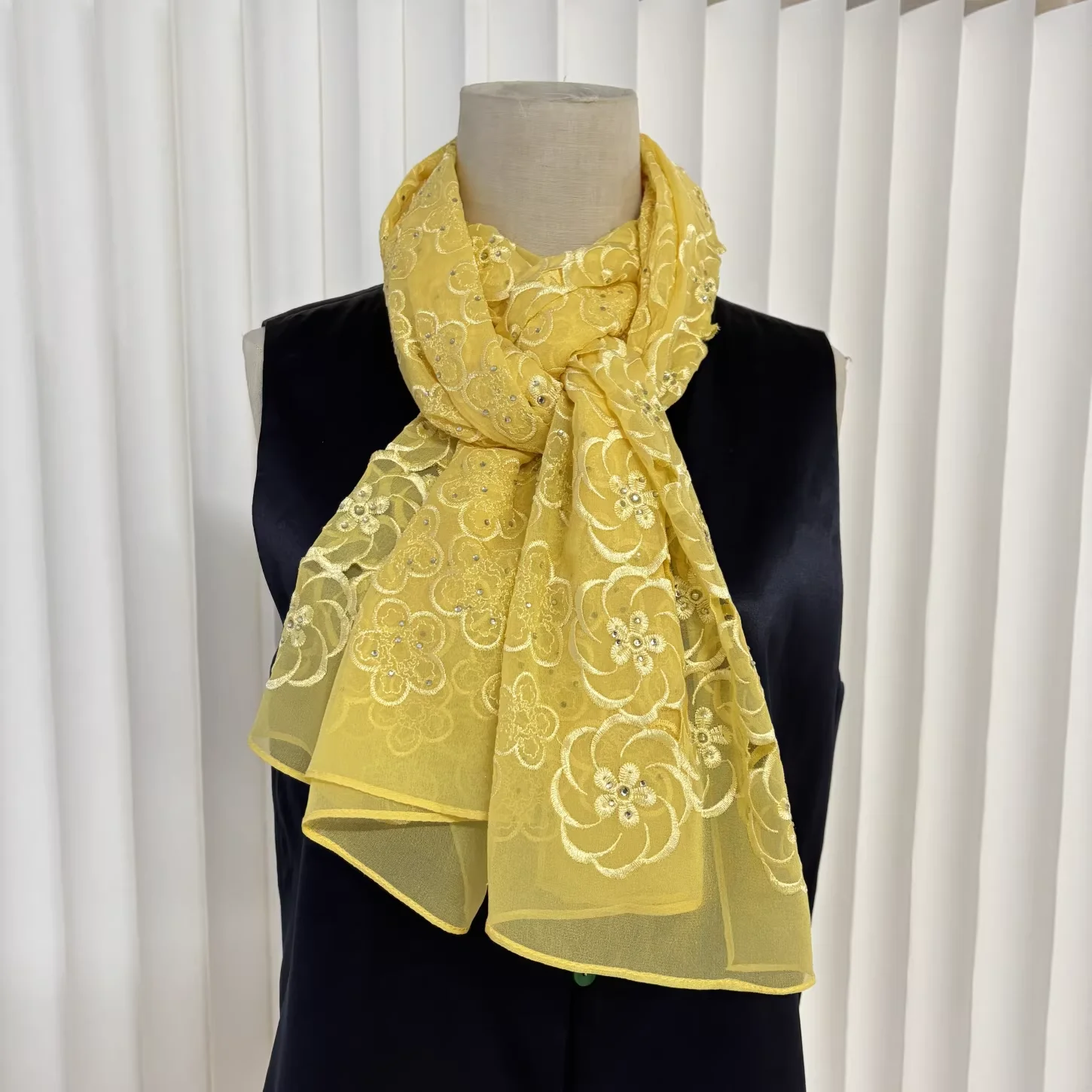 

100% Silk Womens Headscarves 2026 Luxury Brand Pink Yellow Embroider Neck Scarves for Women Hijab Bandana Scarf