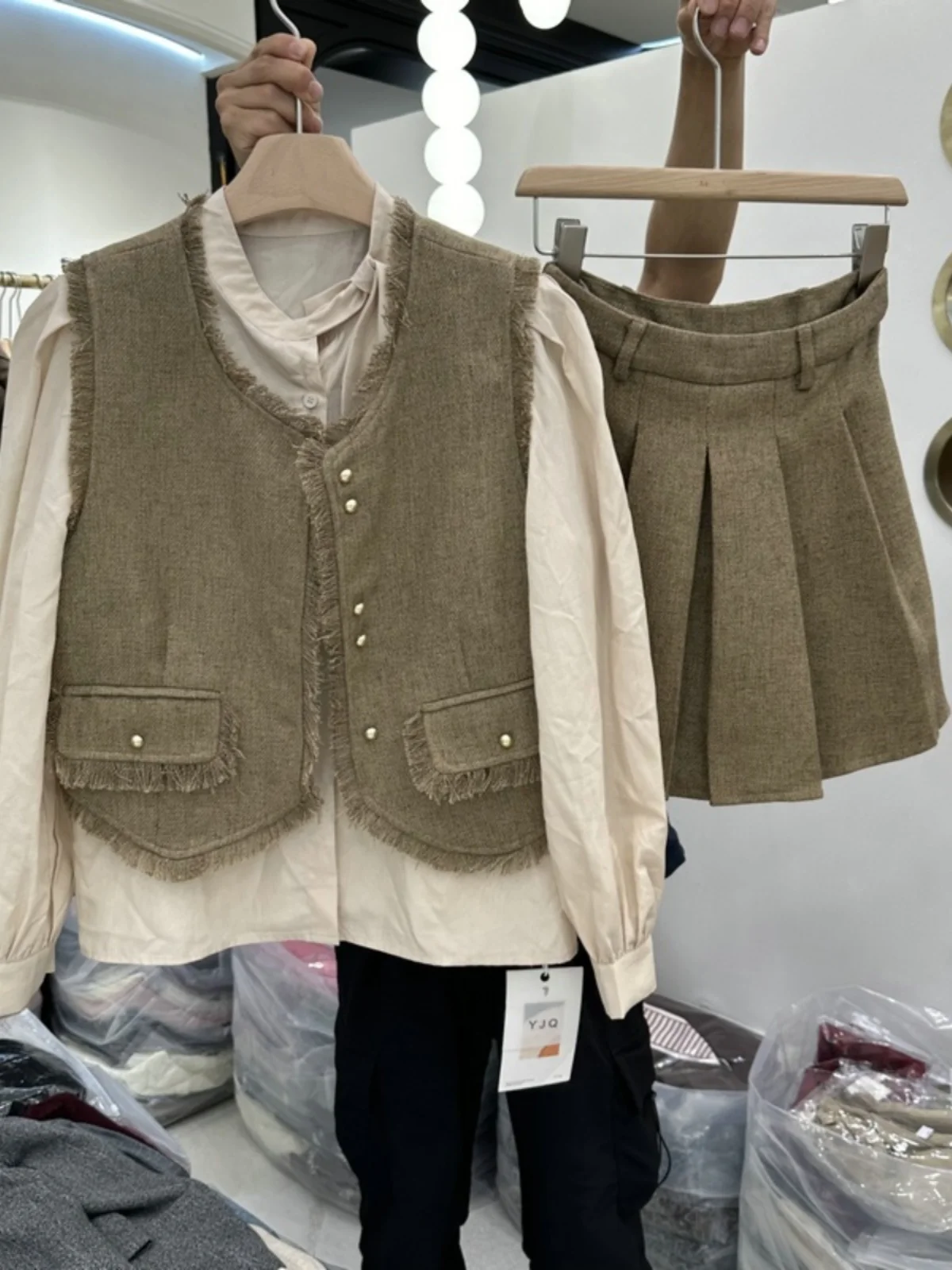 

Белая рубашка, короткая юбка, комплект из трех предметов с круглым вырезом и узлом, женский модный ансамбль, бренд Tagkita, застежка на пуговицах