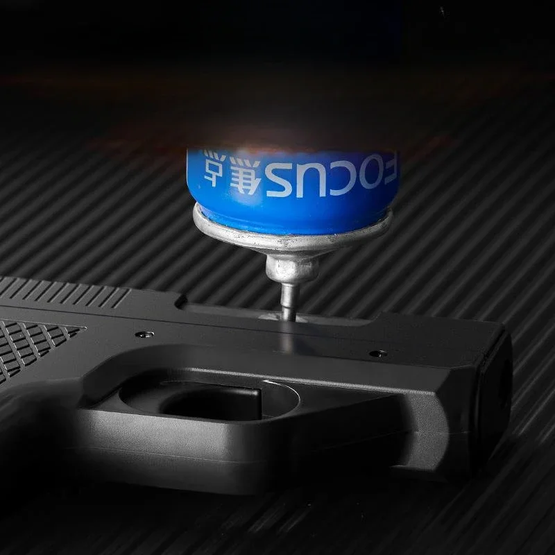 ولاعة بيوتان مسدس جديدة مع حاملات سجائر بثلاثة سعة، ولاعة لهب مباشر مقاومة للرياح واللهب الأزرق.