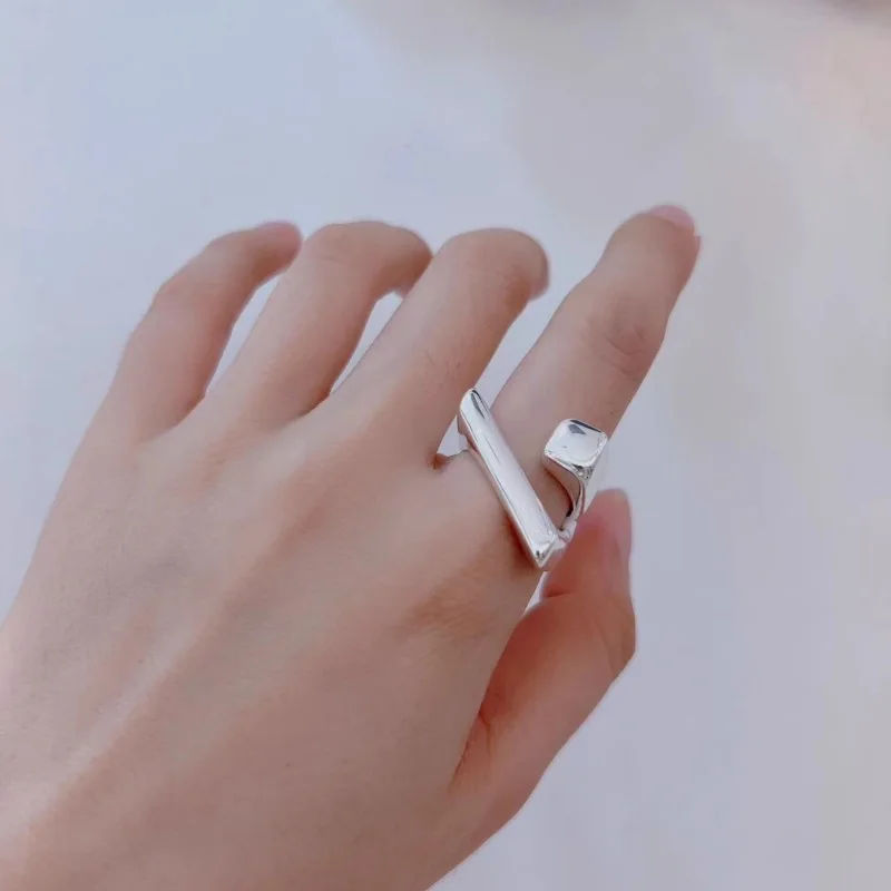 Hollow Out Lines Flower Rings Exquisite Jewelry Personalized Fashion Simple Design Suitable For Women Daily Layering Accessories