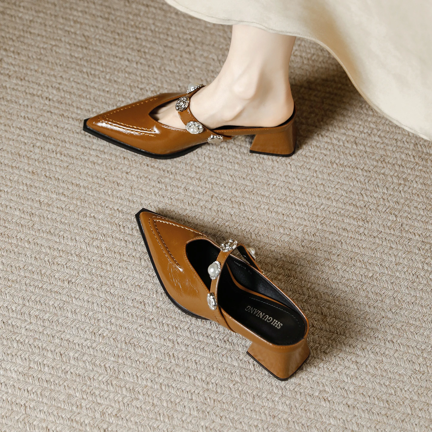 stunning-slip-on-half-slippers-women's-summer-single-shoes-comfortable-pointed-toe-sandals-fashionable-korean-style-diamond-e