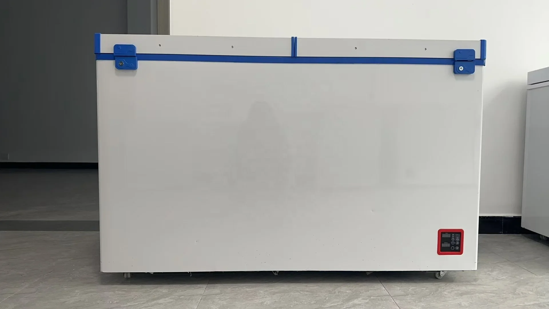 Морозильная камера солнечной энергии 358л без солнечной панели и аккумулятора