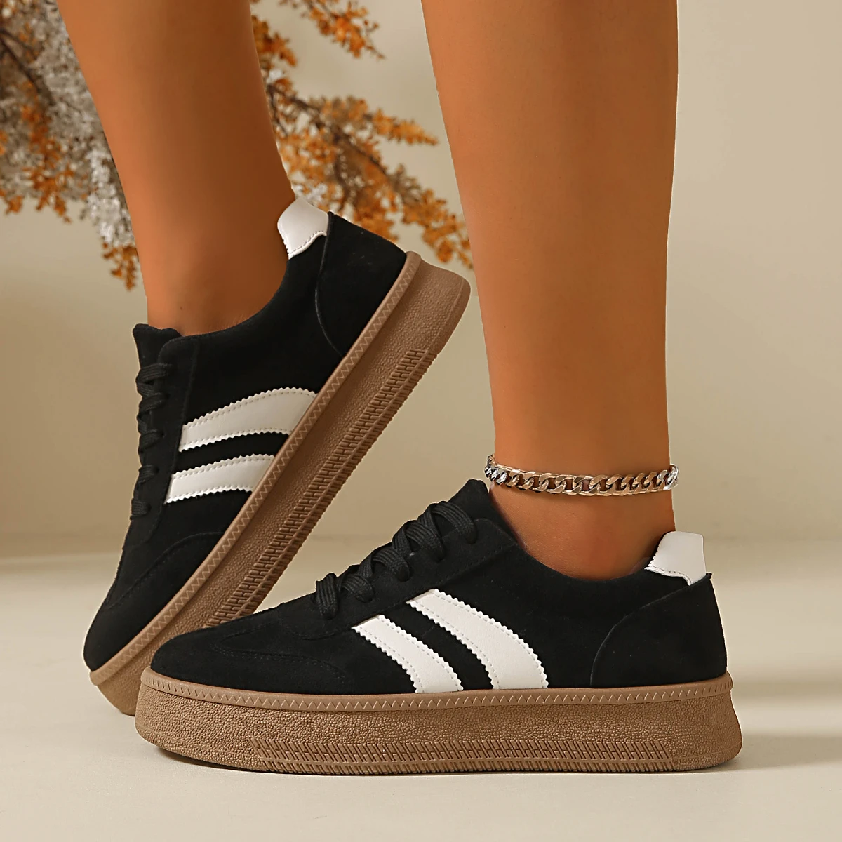 Damen Wildleder-Sneaker mit dicker Sohle, rutschfest, atmungsaktiv, Schnürung, Low-Top, vielseitig für den täglichen Gebrauch, Outdoor-Freizeitschuhe zum Gehen. – Detail 3