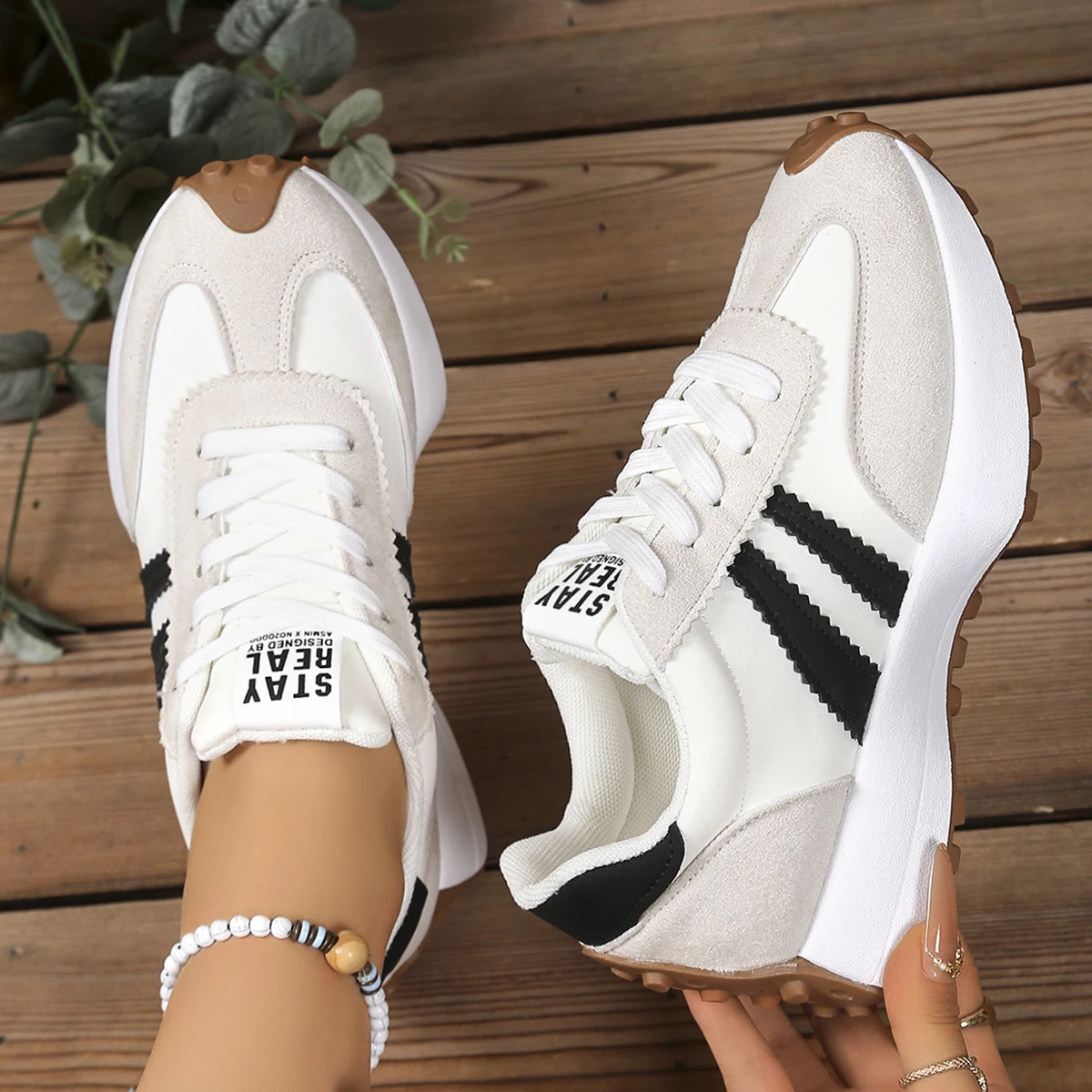 Zapatillas de deporte de fondo grueso para mujer, zapatillas de deporte informales de cuero con retales, zapatos cómodos informales para exteriores, primavera 2025