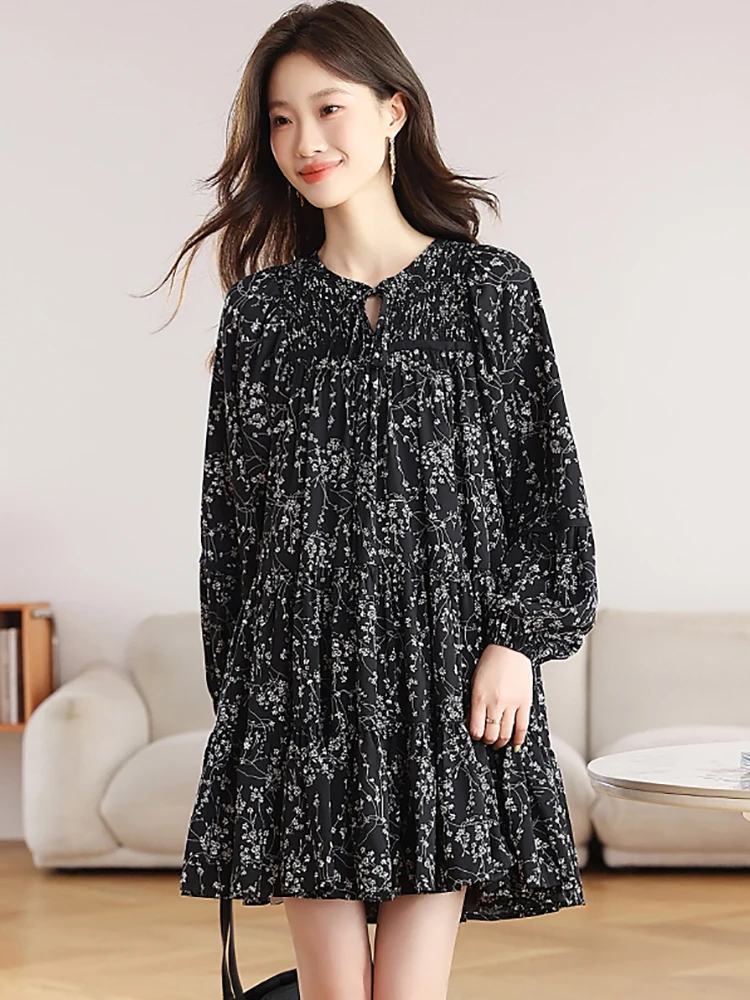

Осеннее черное шифоновое шикарное короткое платье трапециевидной формы с цветочным принтом, женское корейское винтажное праздничное платье 2025 года, элегантное облегающее вечернее платье