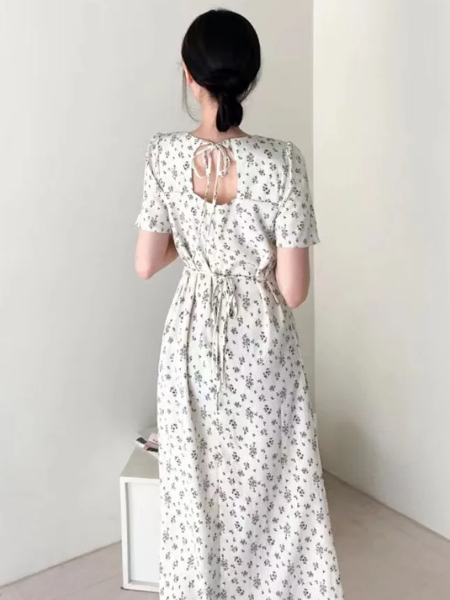 シックな春夏花柄中空半袖スクエアネック巾着ウエストレディースドレスエレガントでフレッシュなスタイル