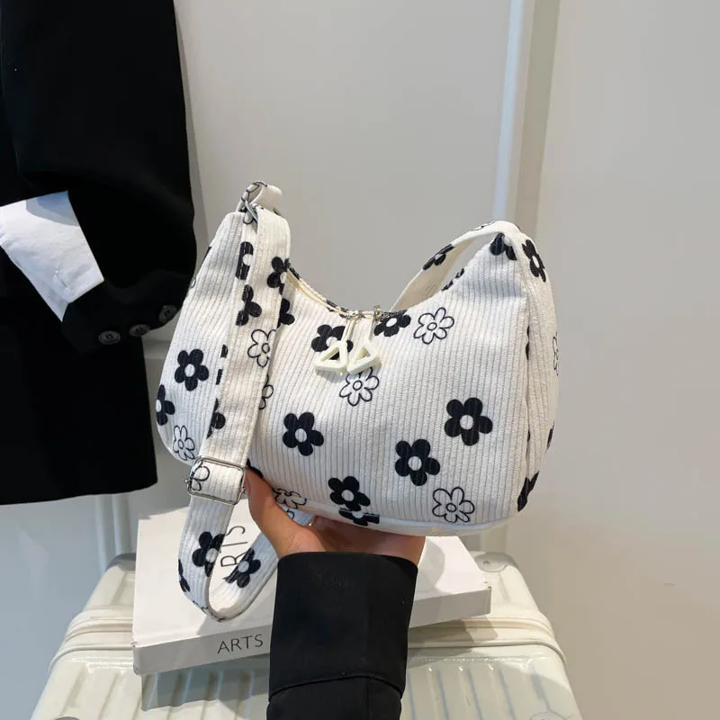 

Доступная роскошная женская сумка через плечо 2025 Sweet Tote Прочная искусственная кожа для ежедневного использования Легкая шикарная эстетичная пригородная сумка