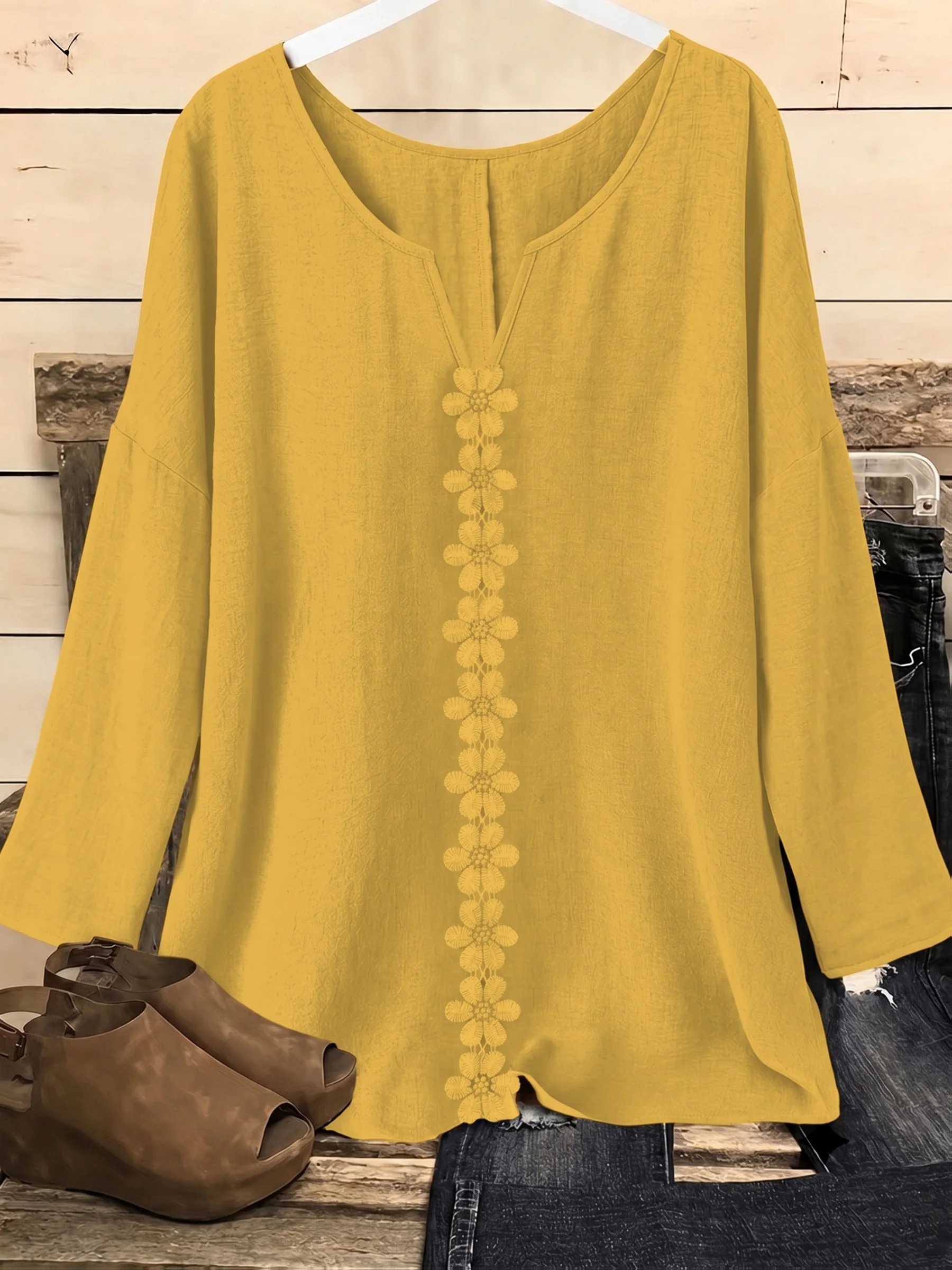 Stilvolles Plus-Size-Damenoberteil mit elegantem Blumendetail für mühelosen Komfort – Detail 10