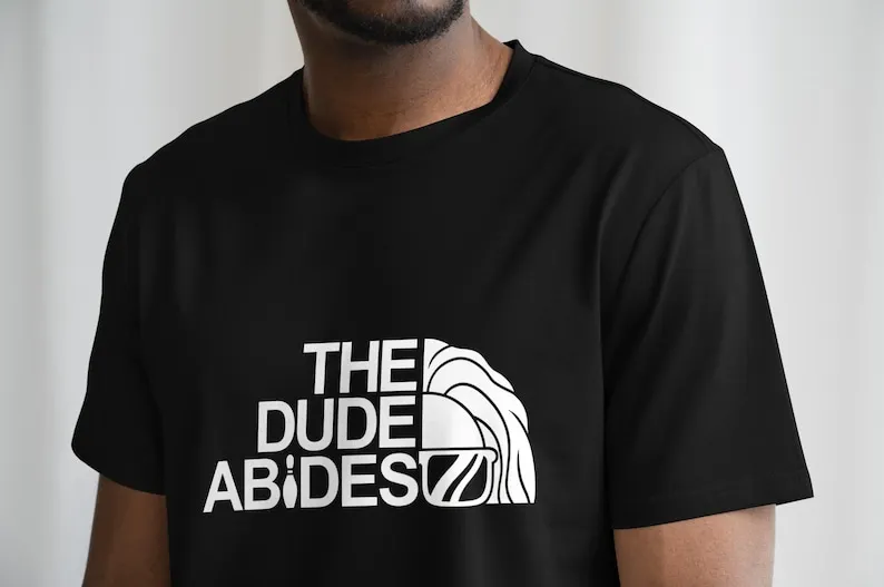 قميص فيلم The Dude Abides Bowling Retro - تصميم اقتباس كبير Lebowski، تي شيرت Lebowski، فيلم Coen Brothers، فيلم
