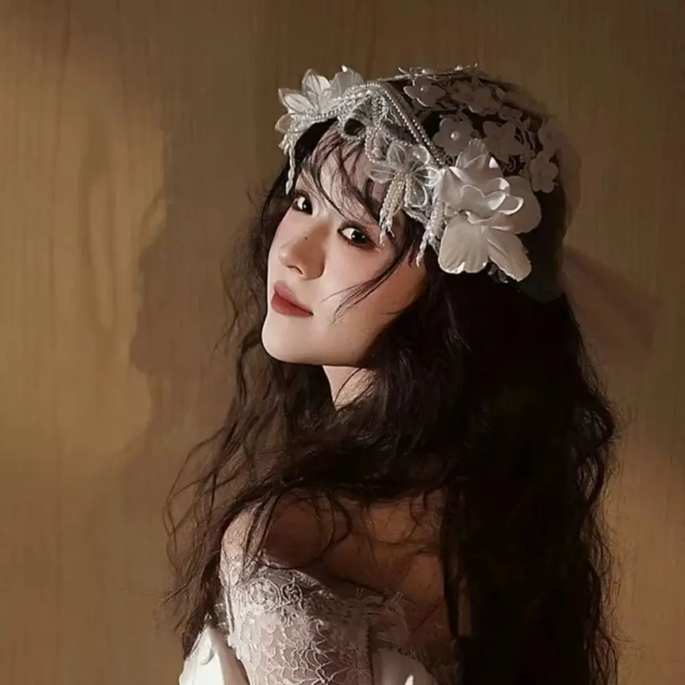 Topi pengantin bunga renda Retro hiasan kepala pengantin Tulle putih manik-manik mutiara hiasan kepala pernikahan mewah perhiasan rambut