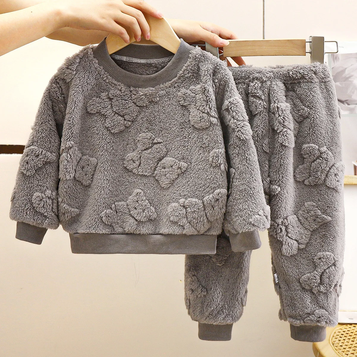 

Childrens Pajama Set Warm Autumn and Winter Boys and GirlsThick Home Clothes Baby Plush Clothes KidsClothes