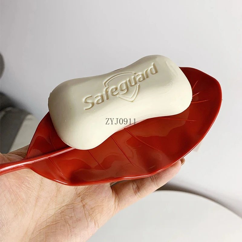 *Creative Leaf Soap Box Plastic Soap Box Household High-end Drain Red Soap Dish
