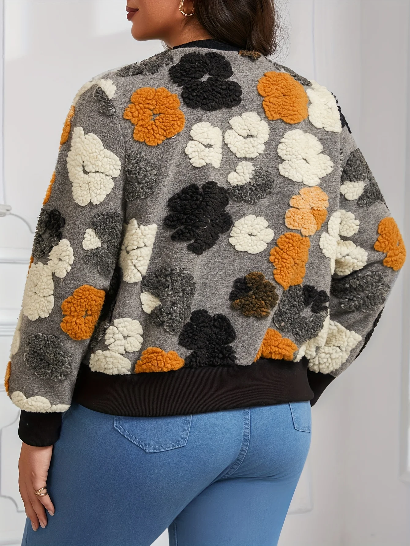 A large-sized short printed jacket with puff sleeves and soft, three-dimensional embroidered fur for European and American women