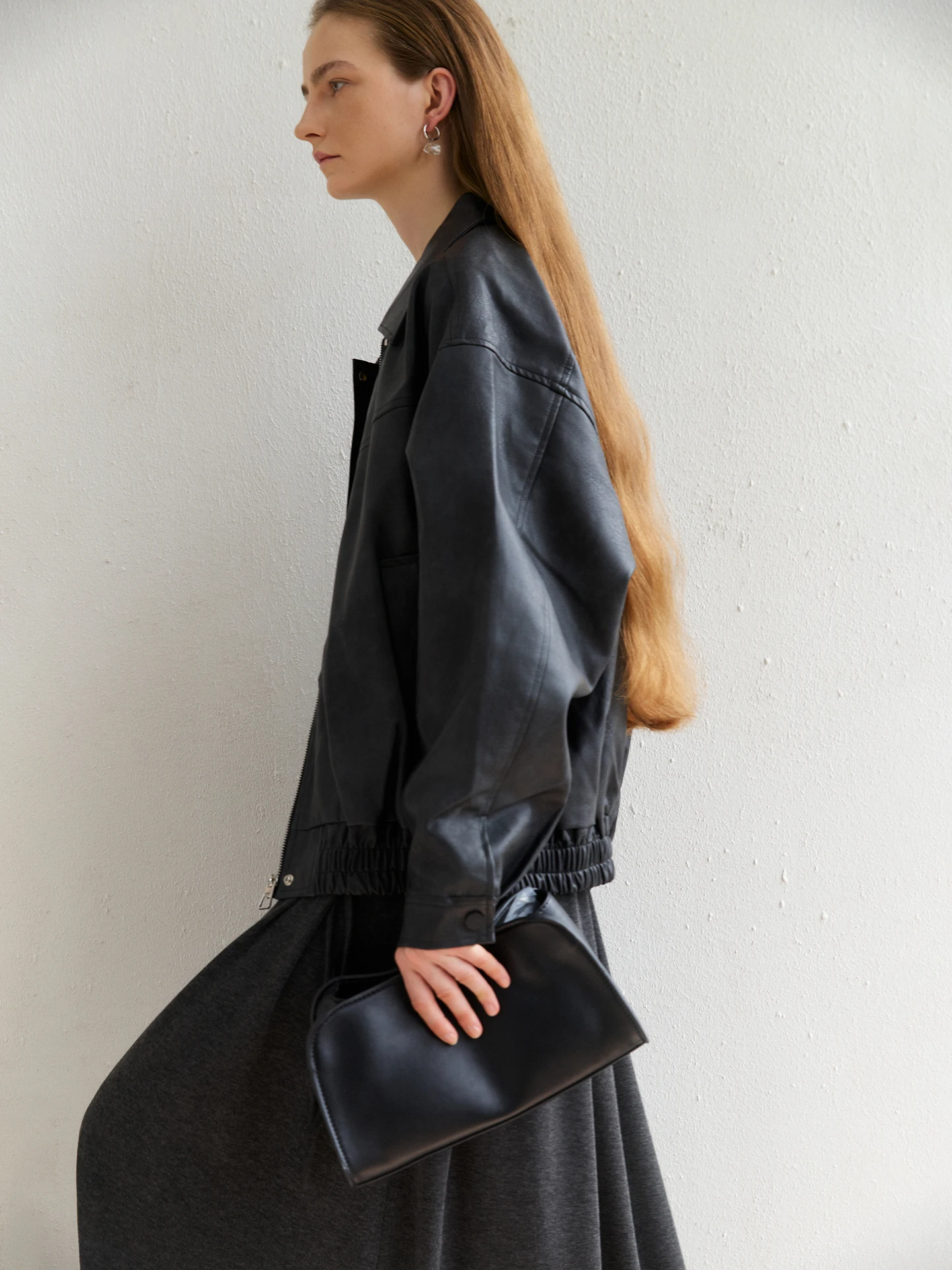 Jaqueta Feminina de Couro Ecológico com Textura Retrô Envelhecida, Outono Inverno, Ombro Caído, Manga Longa, Zíper e Gola