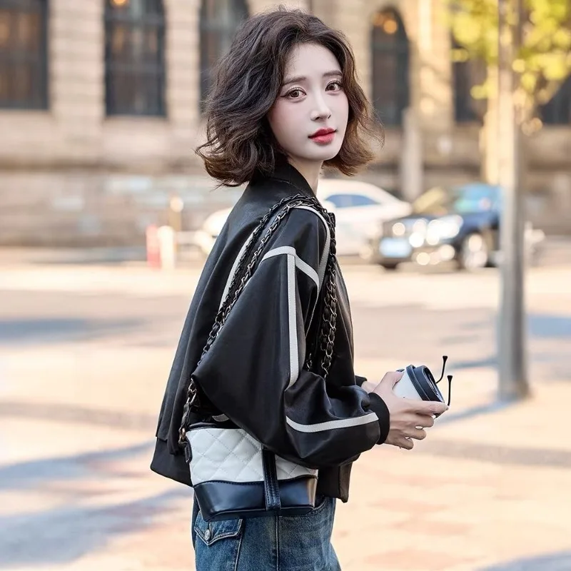 ​ 2025年 レディース ショート丈 レザー ベースボールコート ゆったりフィット 細見えジャケット 小柄体型向け 春秋 ストリートウェア 必需品 ​