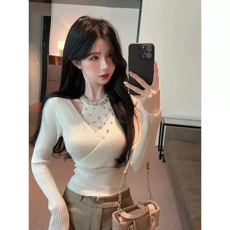 Suéter de punto con diamantes de imitación pesados de estilo francés para mujer Otoño Invierno falso de dos piezas con cuello Halter capa Base superior elegante Jersey ajustado