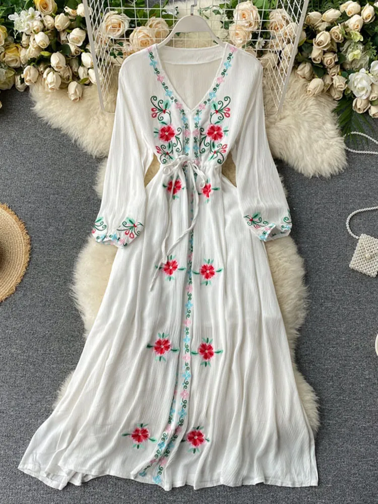 Robe longue brodée à manches lanterne pour femmes, col en V, style ethnique rétro, photographie de voyage, vacances, ML, nouveau