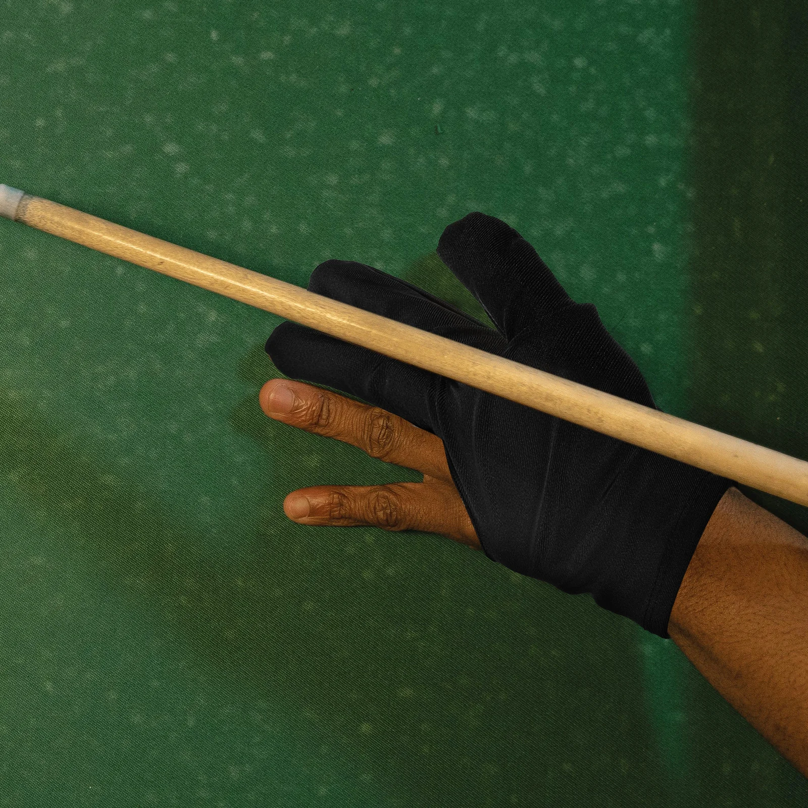 

4Pairs Comfortable Snooker Gloves Billiard Pool Cue Breathable Elastic Wear Resistant Sports Snooker Glove Billiards Gloves