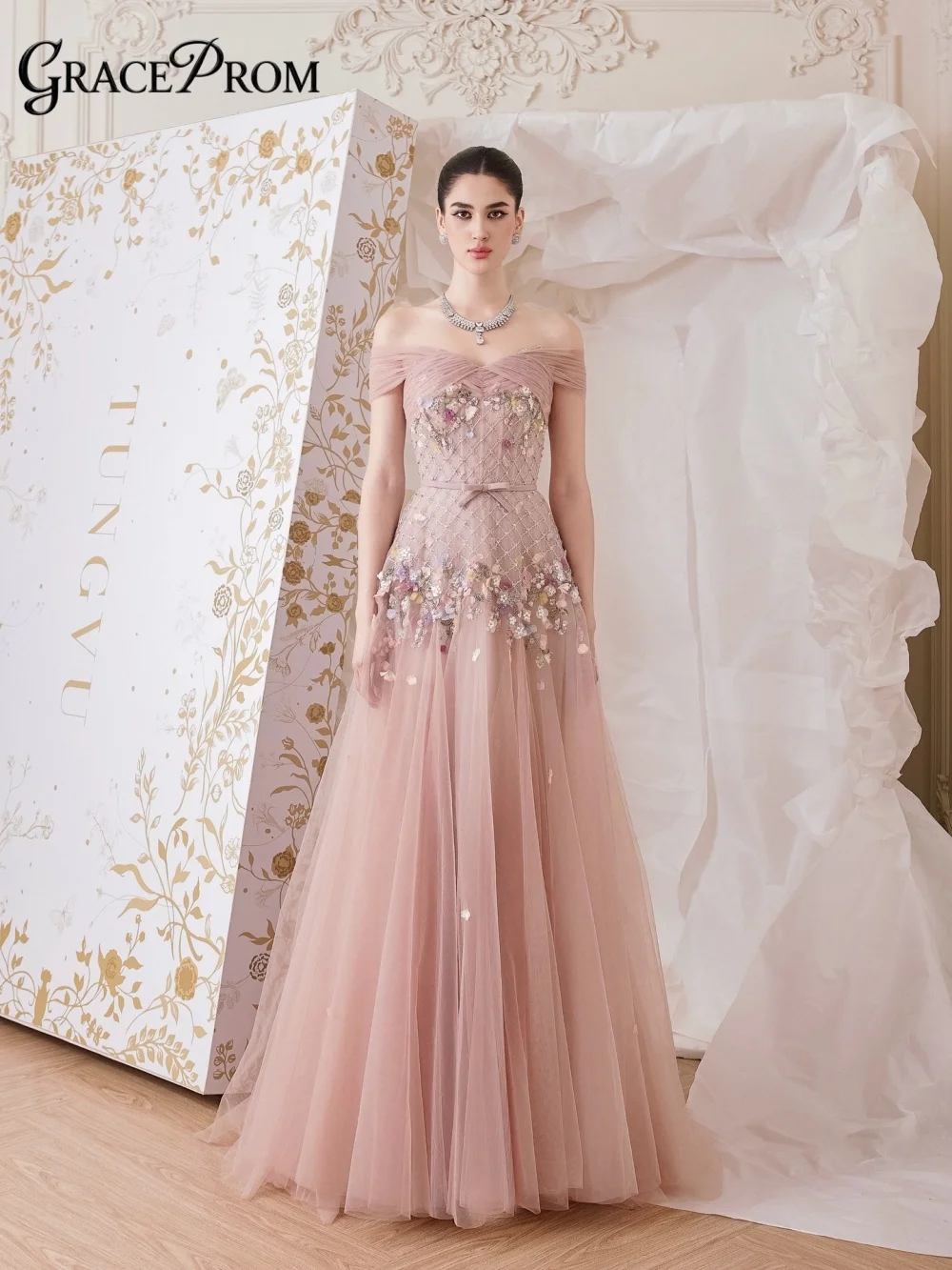

Luxury 3D Floral Evening Gown Dusty Pink Off Shoulder Bow Belt Sheer Tulle A Line Party Dress For Wedding Guests فساتين سهرة