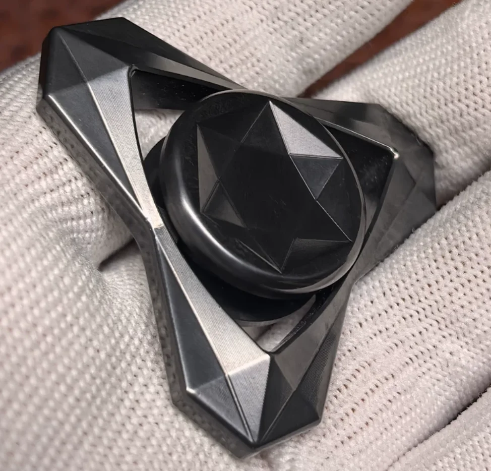 Used EDC Nirvana Sky Zirconium Alloy Fingertip Gyroscope Steel Stone Wash spinner Fingertip gyroscope Decompression toys