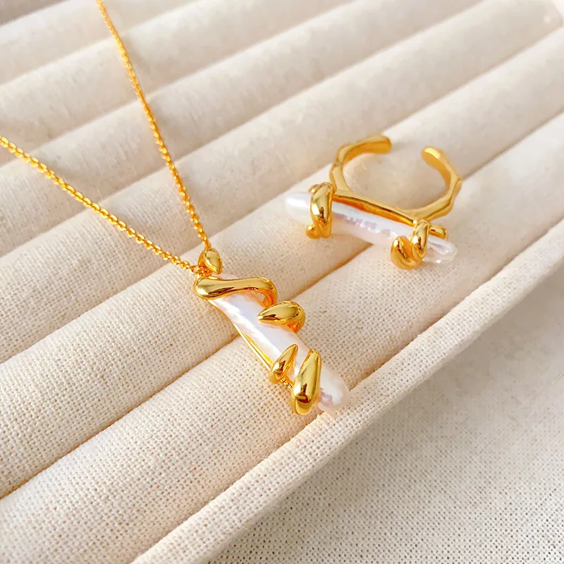 

Autumn New French Retro Natural Long Baroque Freshwater Breeding Pearl Necklace Light Luxury Sweater Chain High-end Opening Ring
