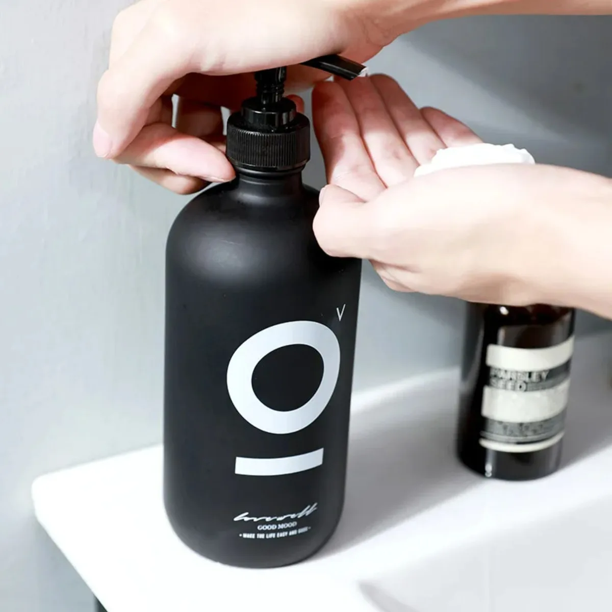 500ml Bathroom Soap Dispenser for Shampoo Shower Gel Empty Bottle Kitchen Detergent Storage Bottle Hair Conditioner Black Glass