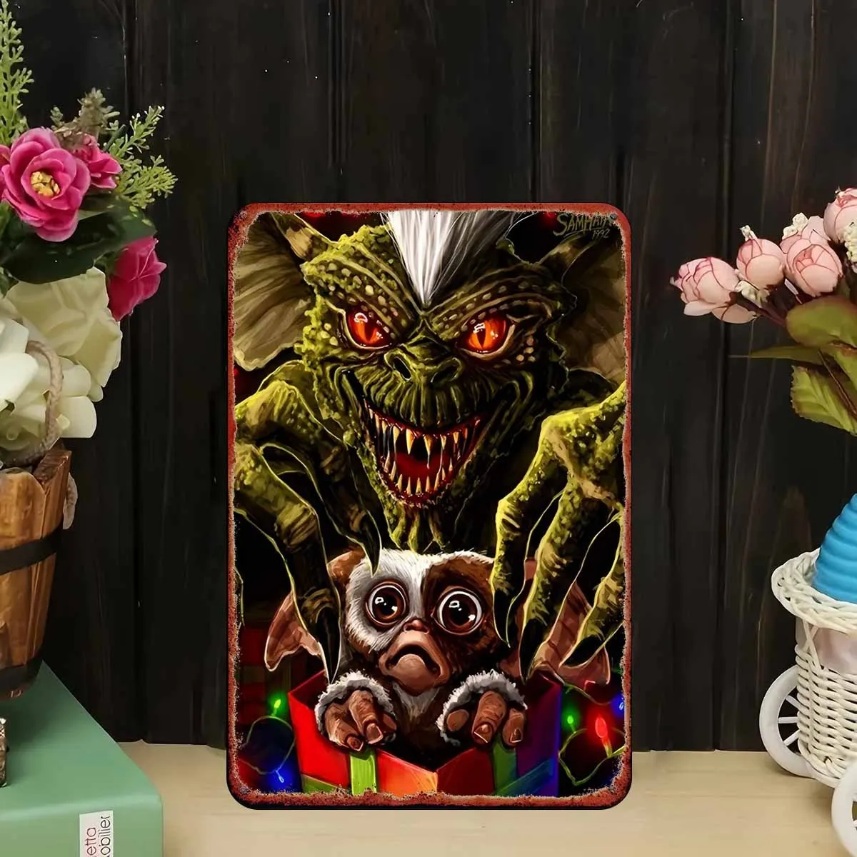 Plano 2D, Navidad de terror: pintura de estaño de monstruo de cara verde y pequeño Gremlin, adecuada para dormitorio, bar, garaje y jardín,